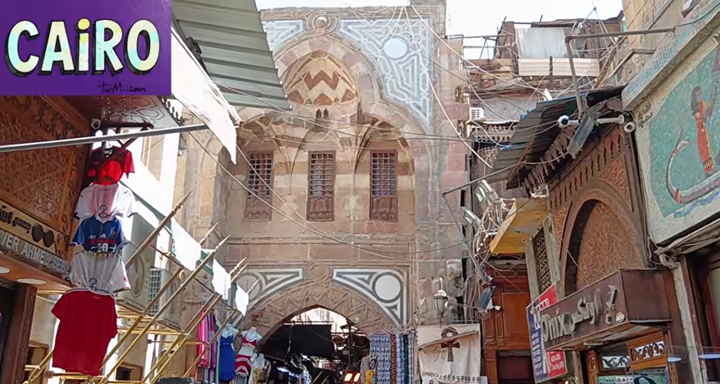 EGITTO SEGRETO: Piramidi di Giza di Notte e il Mercato più Famoso del Cairo! 🇪🇬